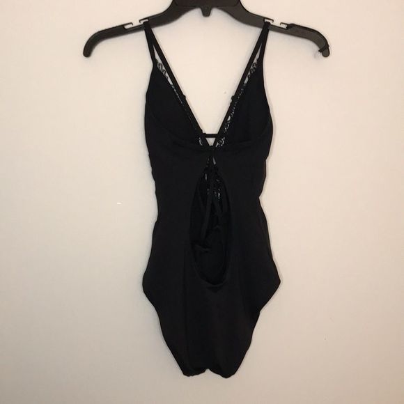 🆕BECCA Delilah Claire One Piece Plunge Swimsuit! - Picture 8 of 8